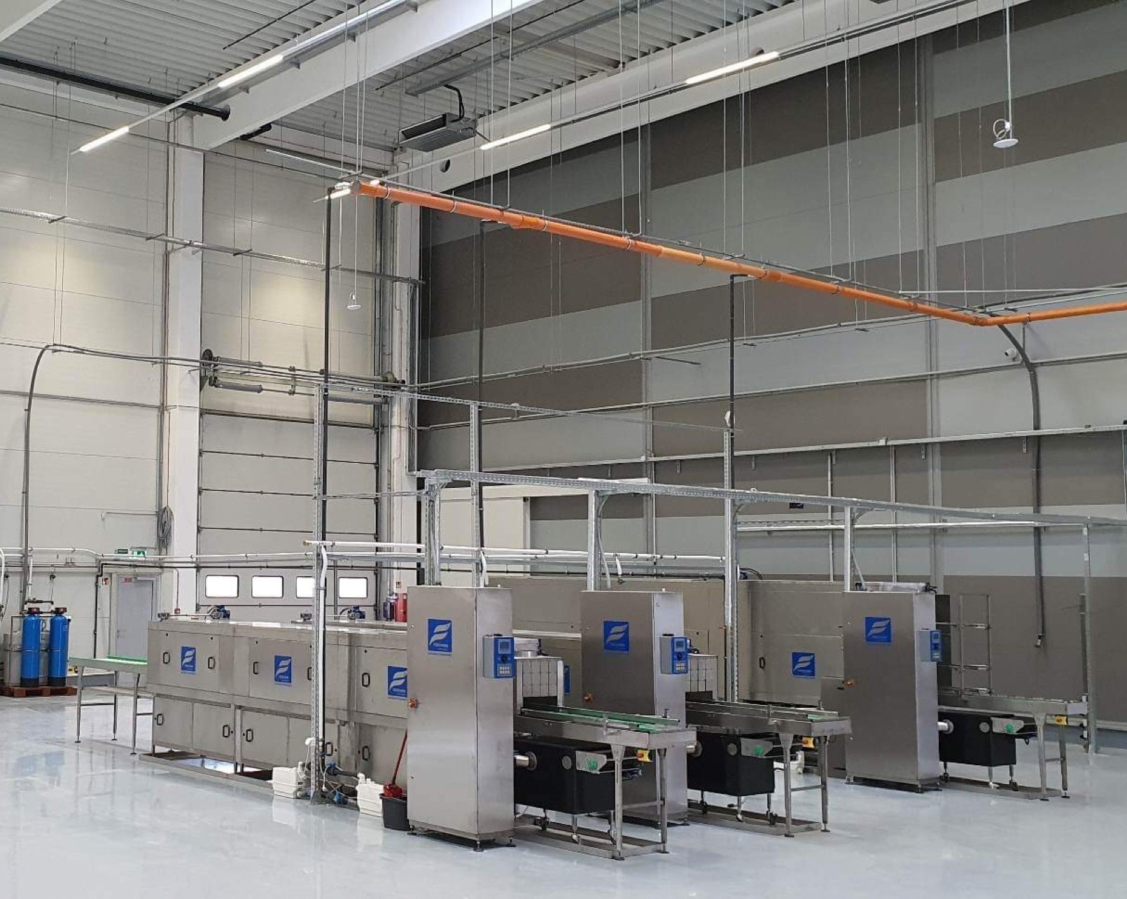 Heat recovery unit for crate washers