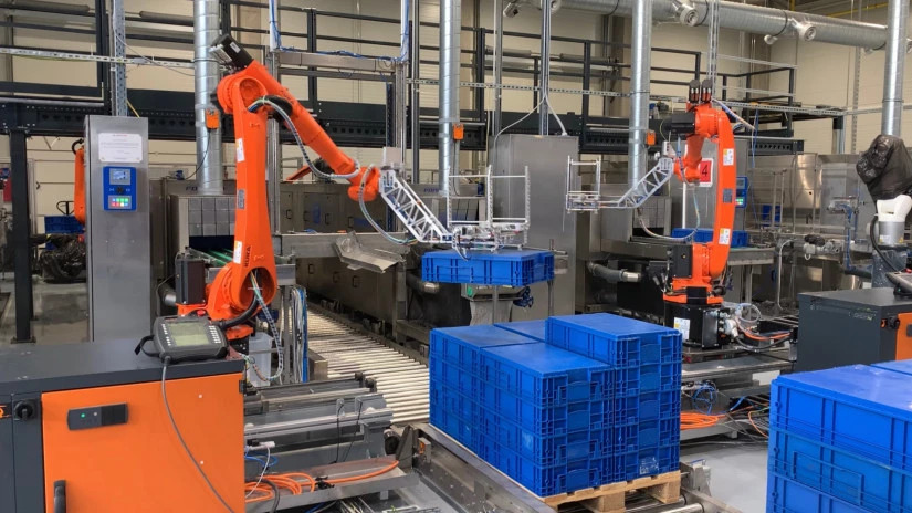Logicon. Machines for robotized washing of automotive returnable packaging.